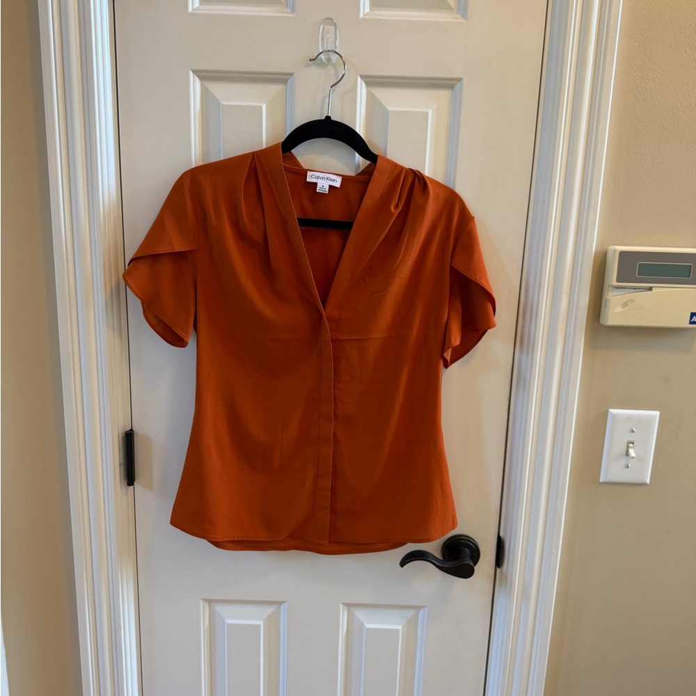 Calvin Klein Rust-Orange V-Neck Short Sleeve Blouse, Size S